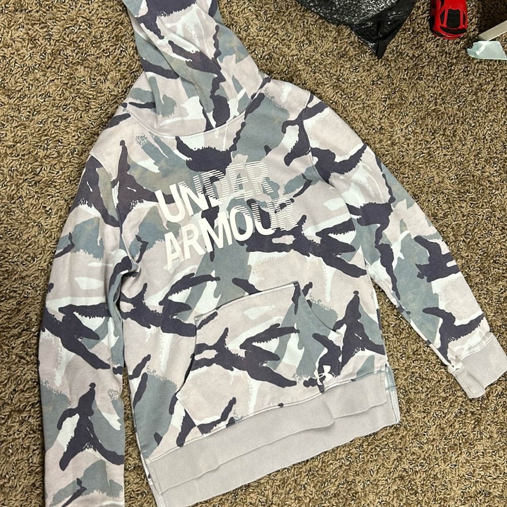 Pink camo under Armour hoodie size medium